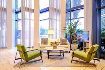Lobby lounge